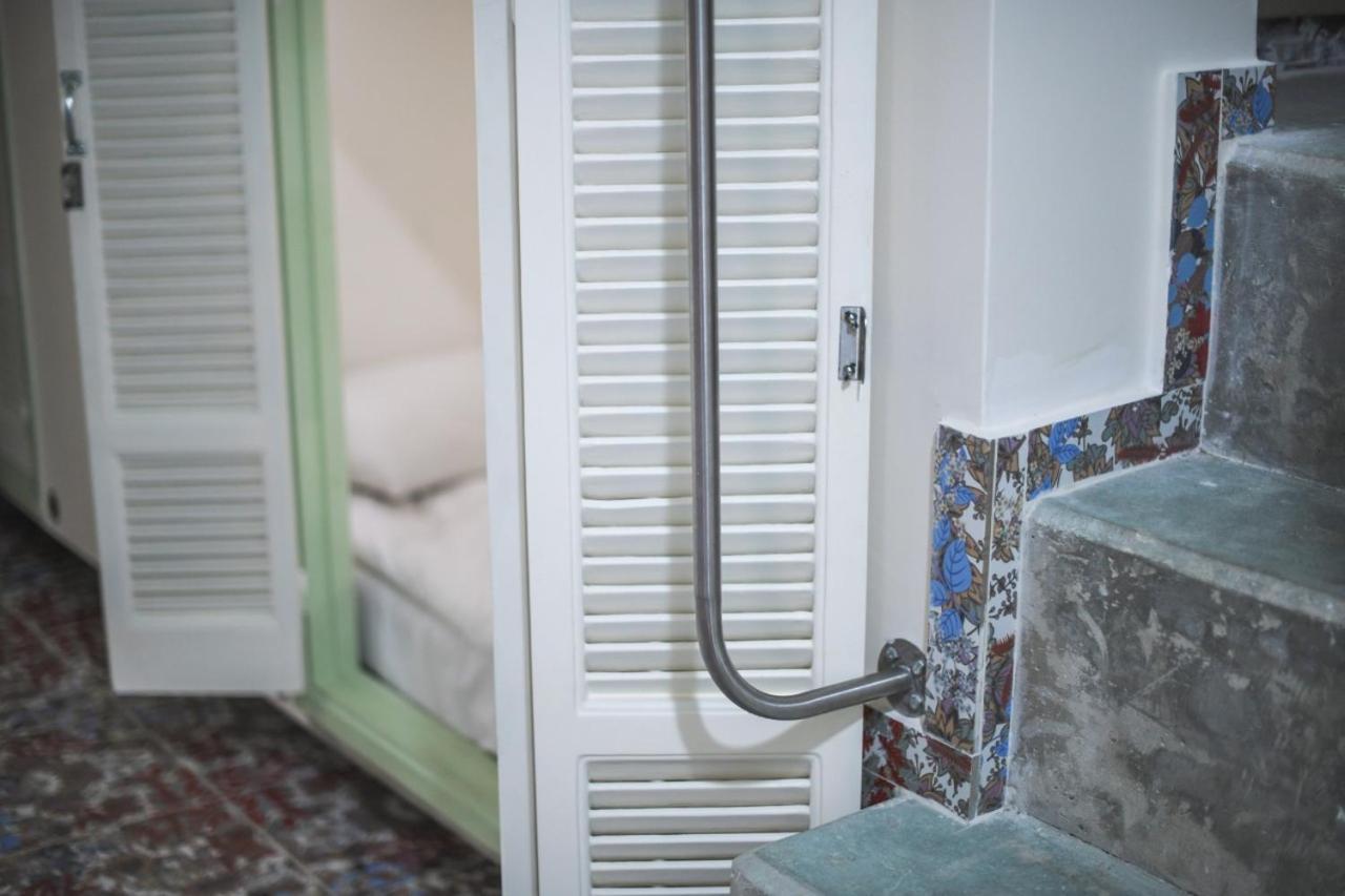 Damask Rose, Lebanese Guest House Jounieh Rom bilde