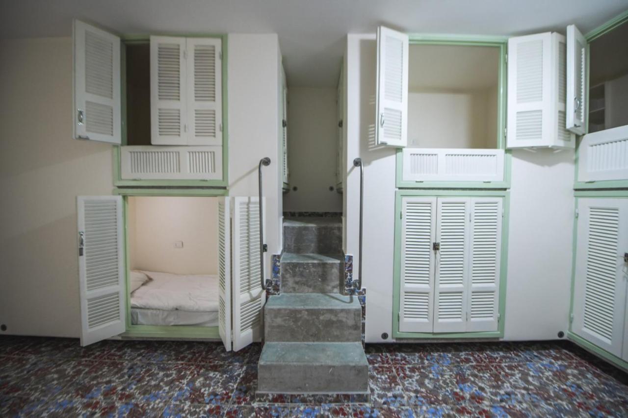 Damask Rose, Lebanese Guest House Jounieh Rom bilde